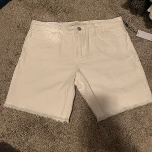 ❗️Awesome pair of white jean shorts❗️